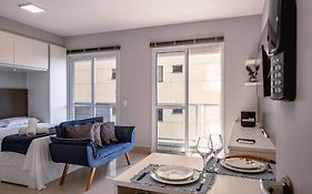 Studio Com Varanda + Vaga De Garagem + Ar Cond.